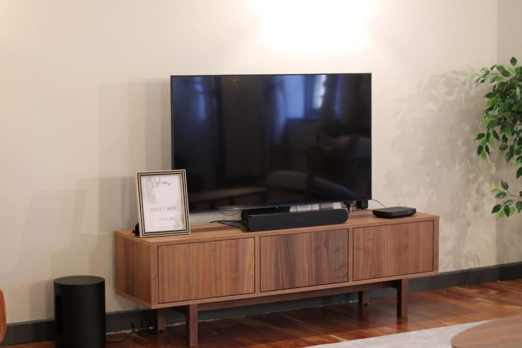 Luxury Warehouse Conversion - Shoreditch Apartment